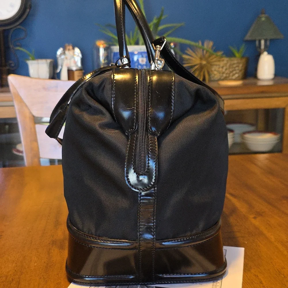 GUCCI BLACK NYLON/PATENT TRAVEL LINE BAG WITH COA - Picture 3 of 16